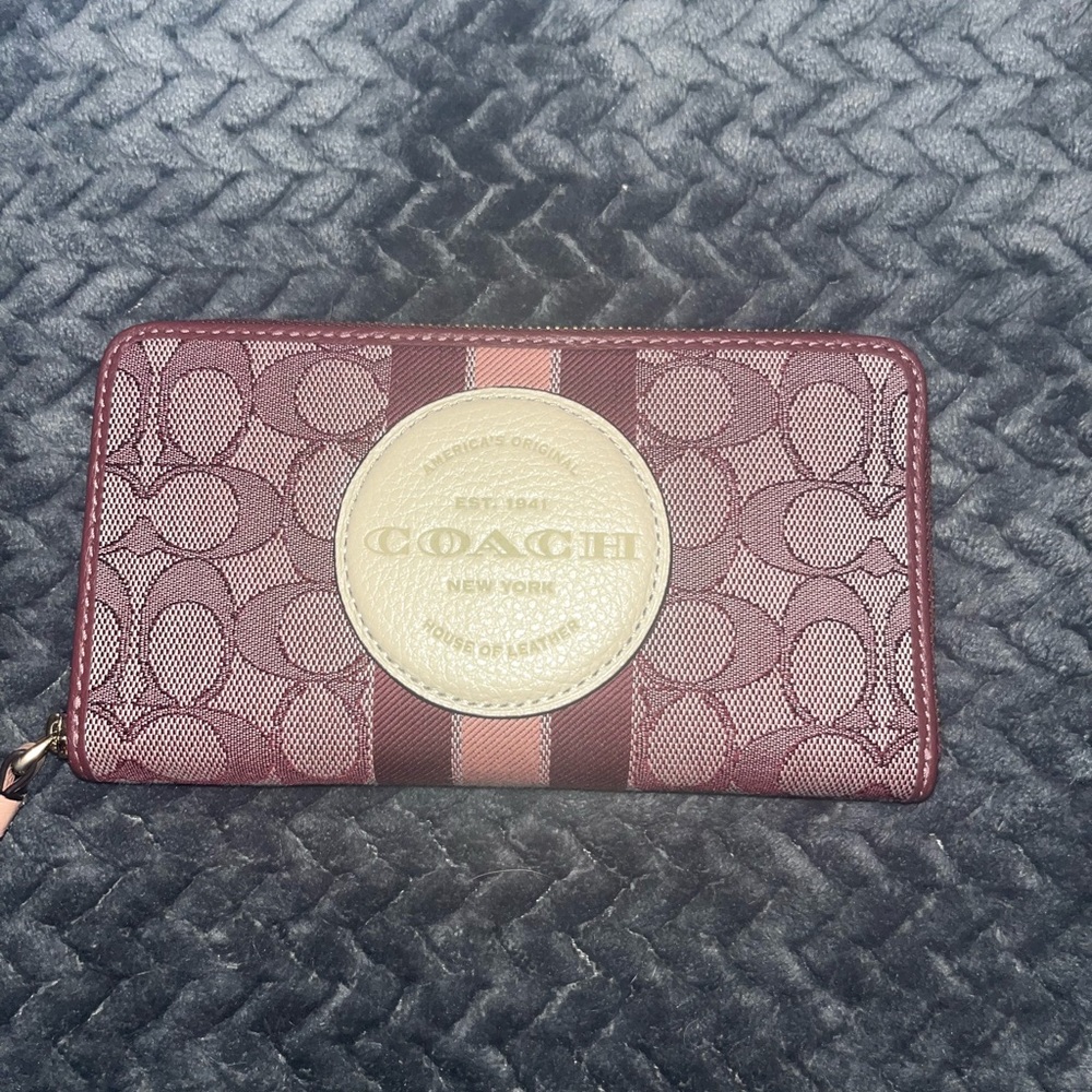 Dempsey Large Phone Wallet In Signature Jacquard With Stripe And Coach Patch